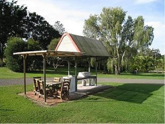 Beerwah Glasshouse Motel Exterior photo