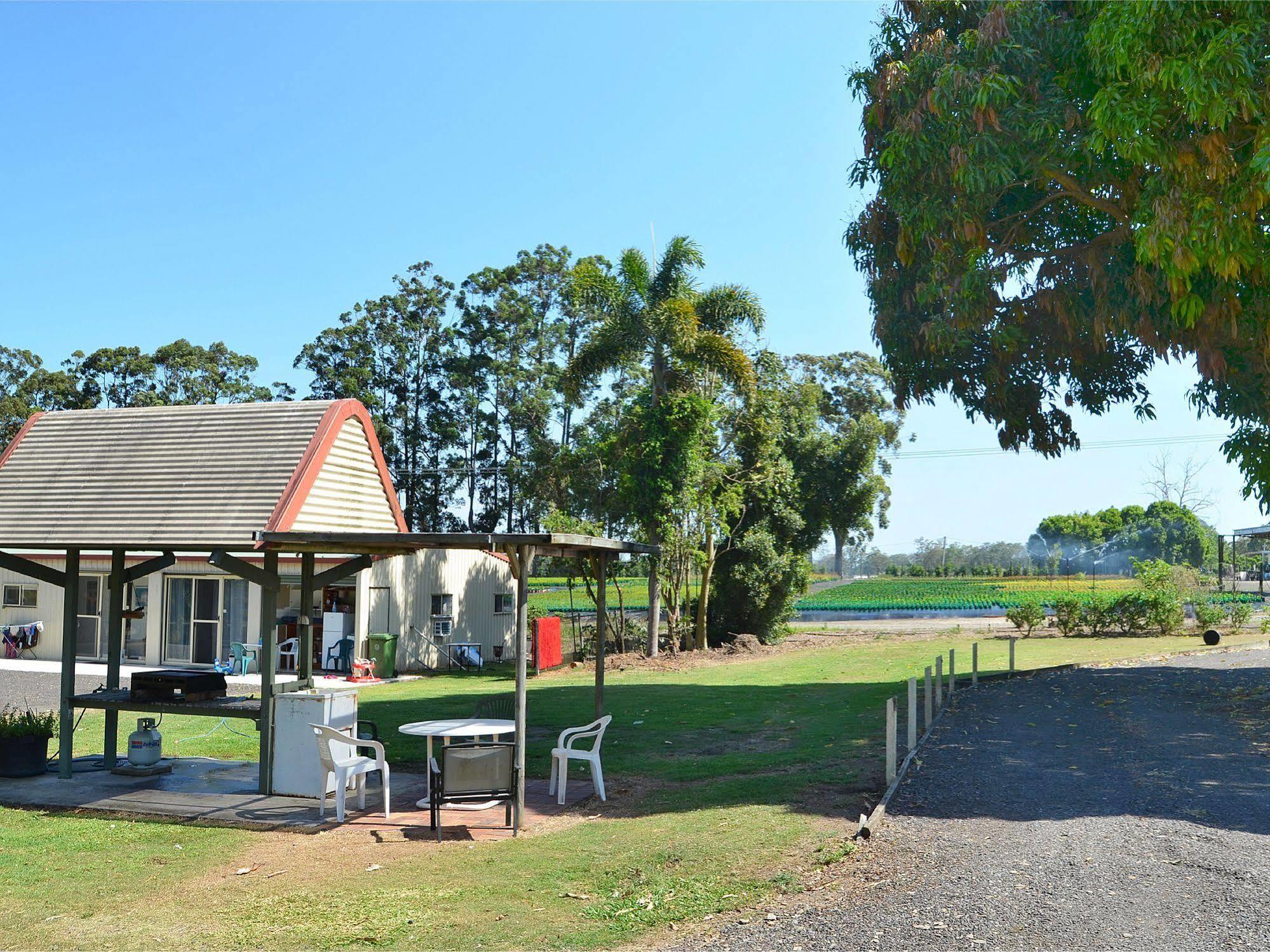 Beerwah Glasshouse Motel Exterior photo