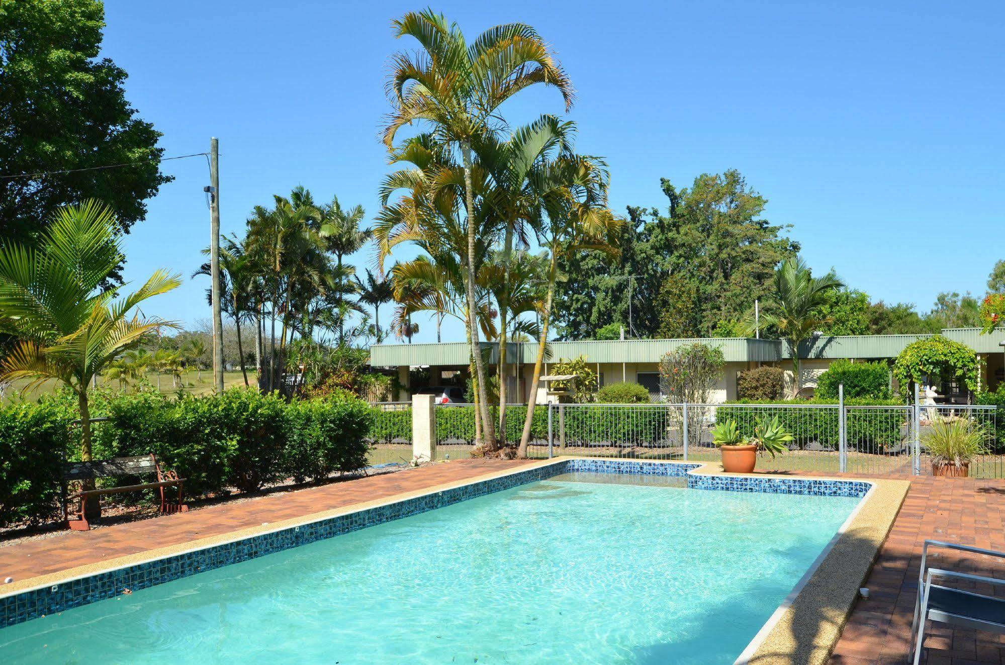 Beerwah Glasshouse Motel Exterior photo