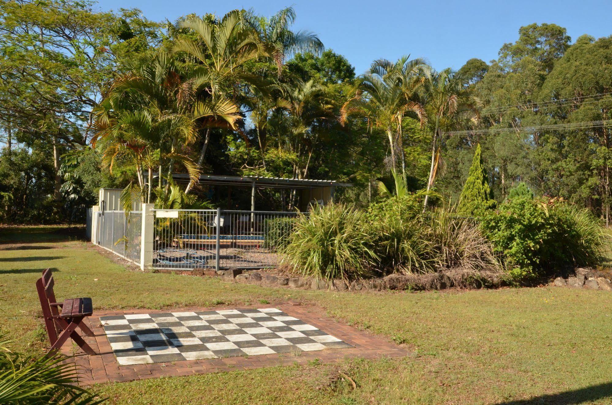 Beerwah Glasshouse Motel Exterior photo