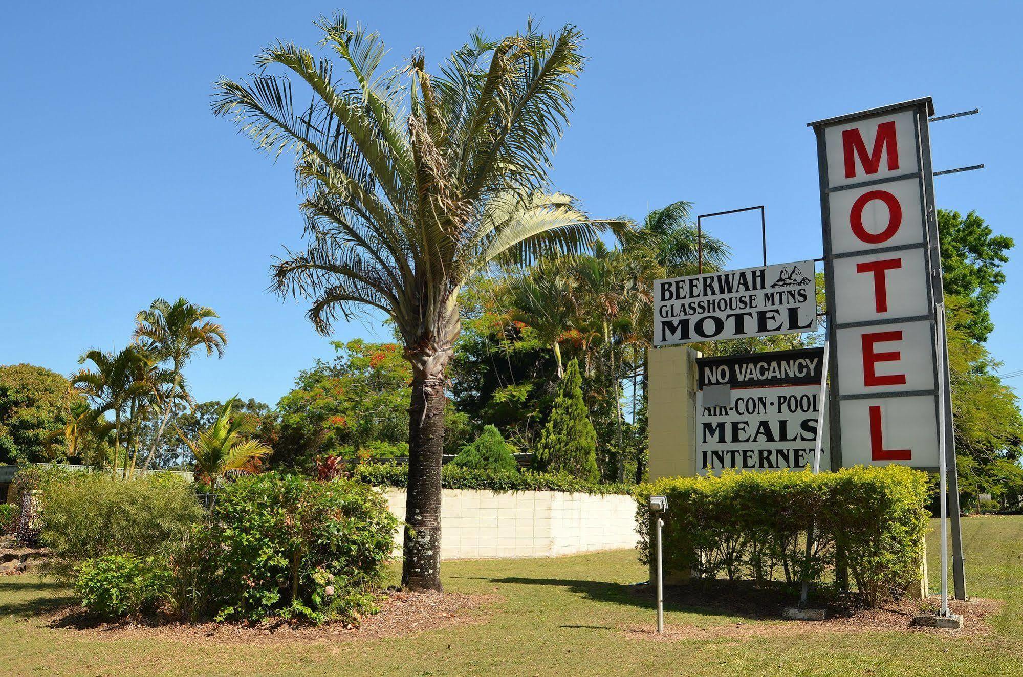 Beerwah Glasshouse Motel Exterior photo