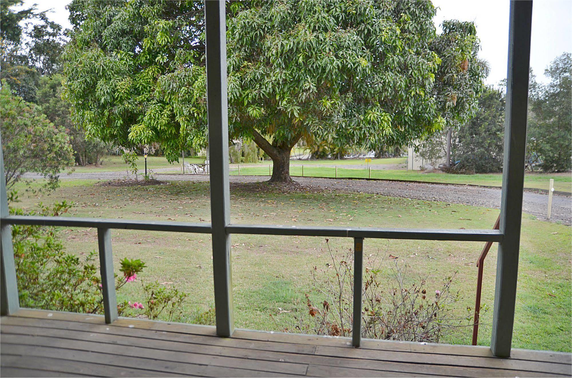 Beerwah Glasshouse Motel Exterior photo